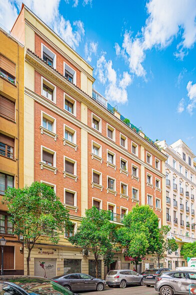 Retail in Madrid, Madrid for lease - Primary Photo - Image 2 of 2