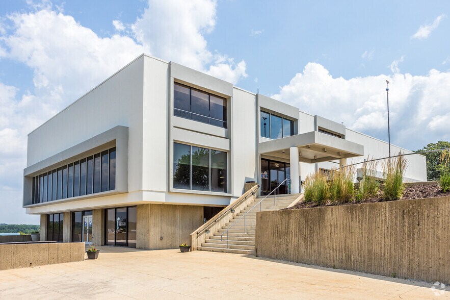 2580 Fleur Dr, Des Moines, IA 50321