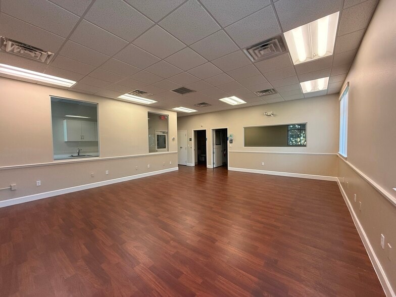 1200 W Granada Blvd, Ormond Beach, FL for lease - Interior Photo - Image 3 of 13