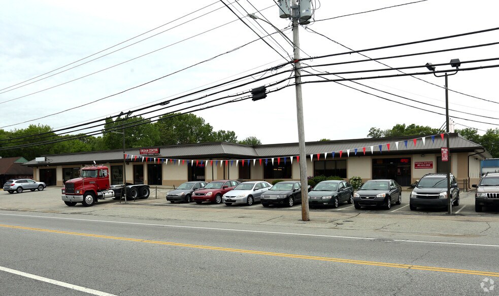 35 Quaker Ln, West Warwick, RI for sale - Primary Photo - Image 1 of 1