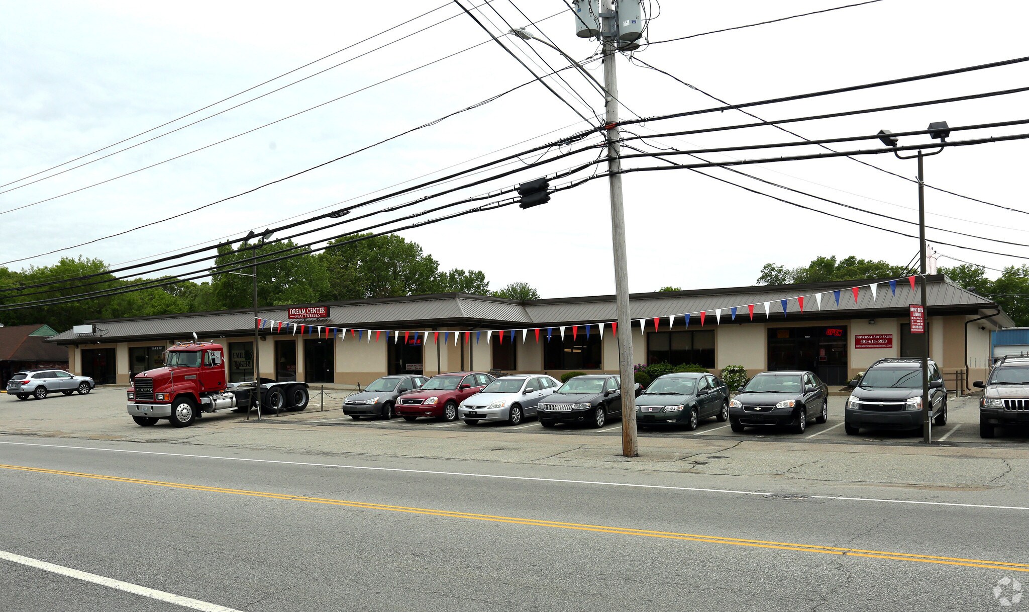 35 Quaker Ln, West Warwick, RI for sale Primary Photo- Image 1 of 1