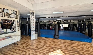 10877-10911 Los Alamitos Blvd, Los Alamitos, CA for lease Building Photo- Image 2 of 12