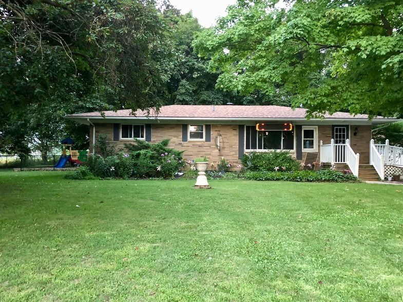 6971 N Maple Rd, Saline, MI 48176