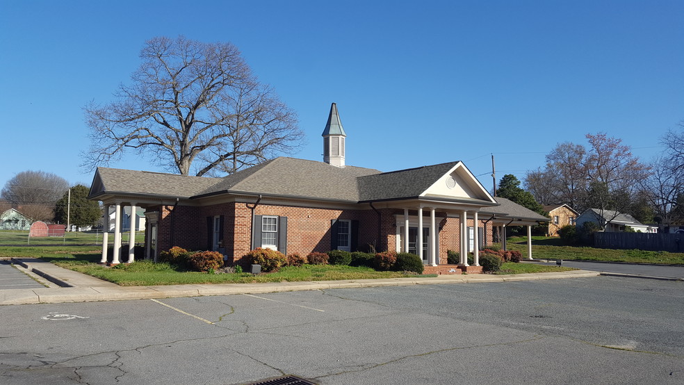 600 S Main St, Landis, NC 28088