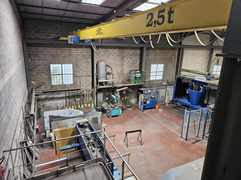 Flex in Vitrolles for lease - Interior Photo - Image 3 of 9