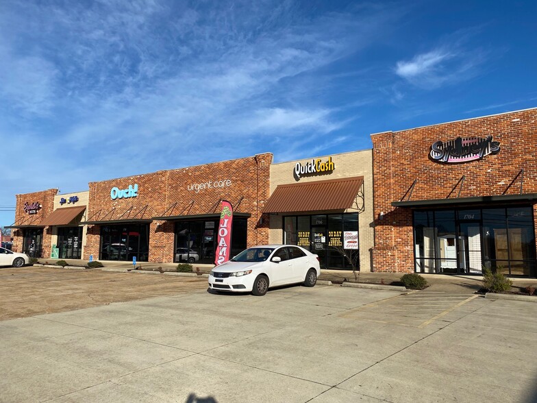 1700 N Gloster St, Tupelo, MS for sale - Building Photo - Image 1 of 1