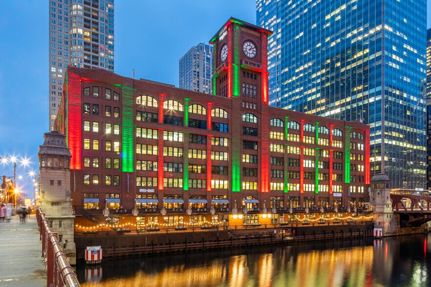 325 N LaSalle St, Chicago, IL for lease - Building Photo - Image 1 of 10