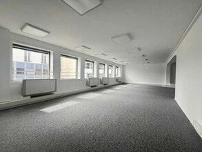 30 Rue Notre-Dame Des Victoires, Paris for lease Interior Photo- Image 2 of 4