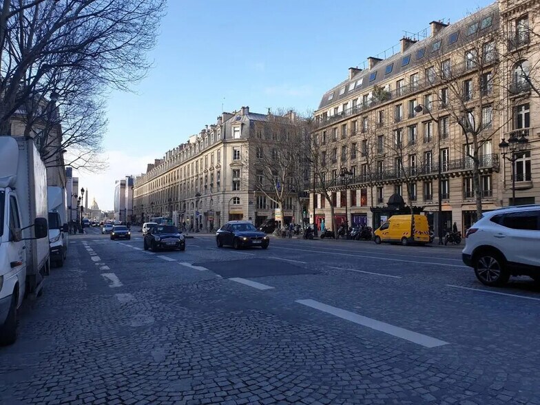 Office in Paris for lease - Building Photo - Image 1 of 13