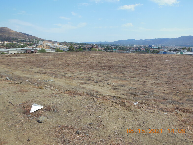 NWC Canyon Estate Drive & Summer Hill Drive, Lake Elsinore, CA for sale - Building Photo - Image 3 of 4