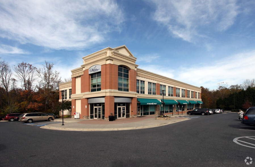 18330 Village Center Dr, Olney, MD for lease - Primary Photo - Image 1 of 3