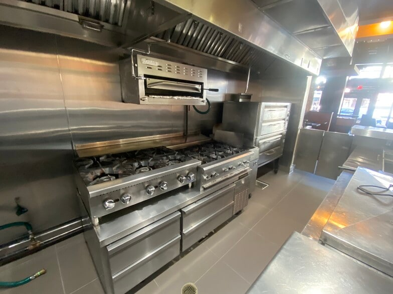 38-46 E Colorado Blvd, Pasadena, CA for lease - Building Photo - Image 3 of 12