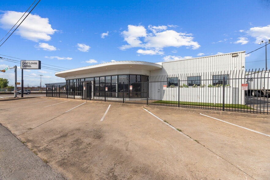 2021 Cockrell Ave, Dallas, TX for lease - Primary Photo - Image 1 of 16