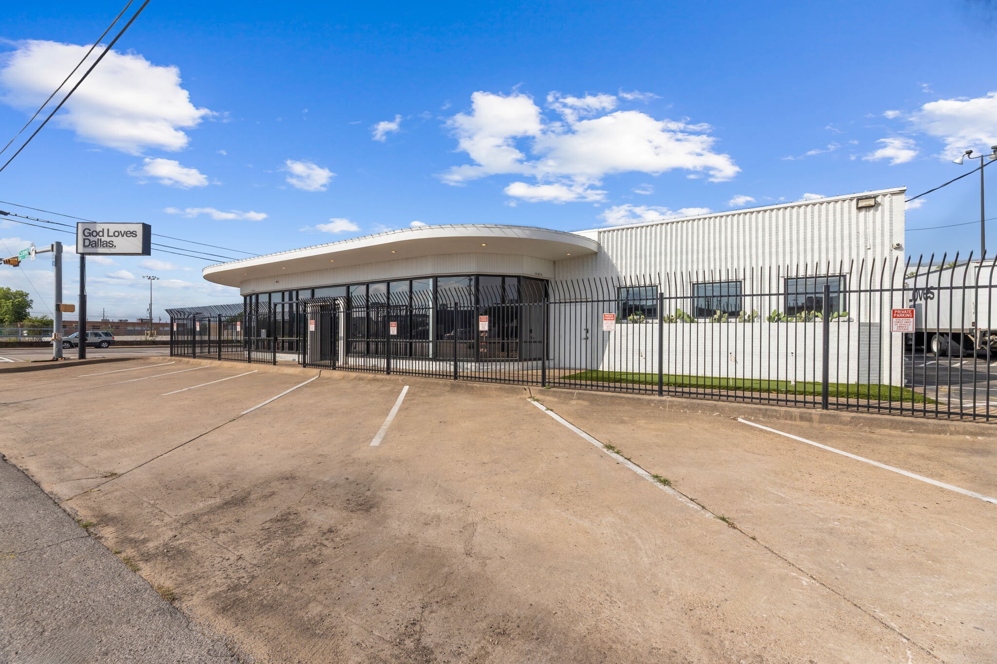 2021 Cockrell Ave, Dallas, TX for lease Primary Photo- Image 1 of 17