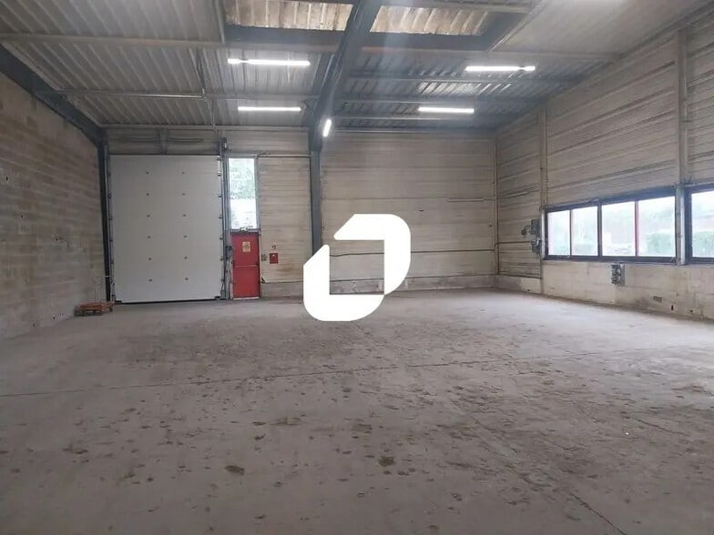 Office in Magny-les-Hameaux for lease - Interior Photo - Image 3 of 22