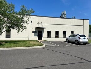 21 Business Park Dr, Branford, CT for lease Interior Photo- Image 1 of 11