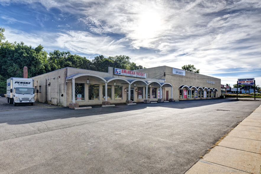 1930 Silas Deane Hwy, Rocky Hill, CT for lease - Building Photo - Image 1 of 10