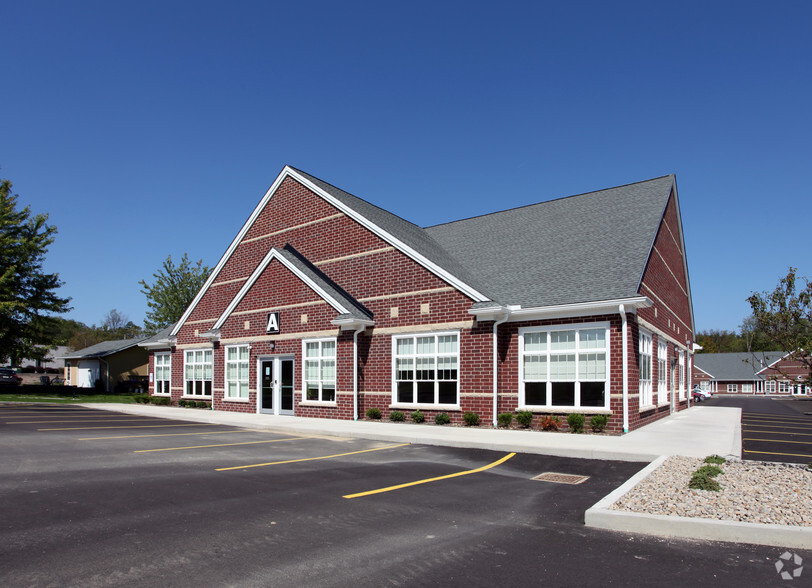 2181 E Aurora Rd, Twinsburg, OH for lease - Primary Photo - Image 1 of 3