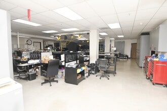 1111 S Victory Blvd, Burbank, CA for lease Building Photo- Image 1 of 11