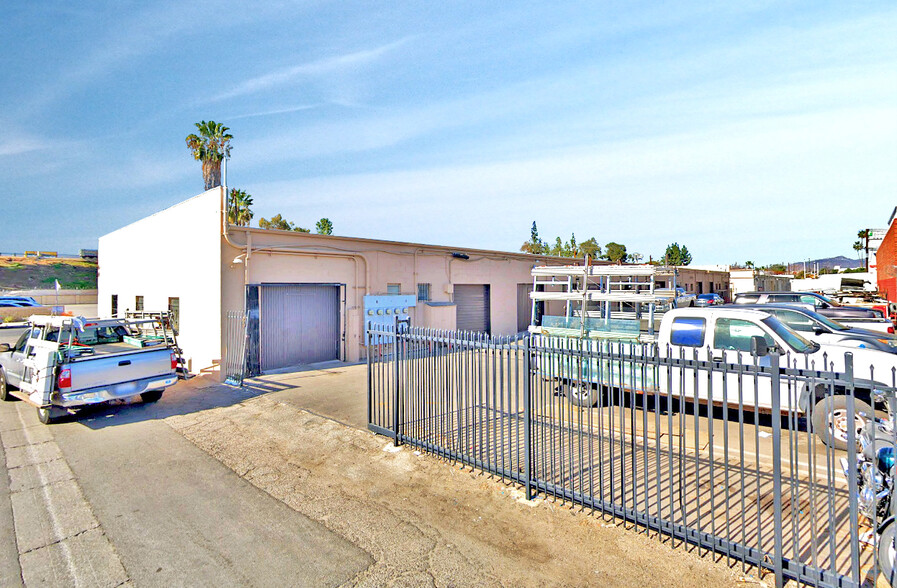 8124-8142 Orion Ave, Van Nuys, CA for lease - Building Photo - Image 2 of 5