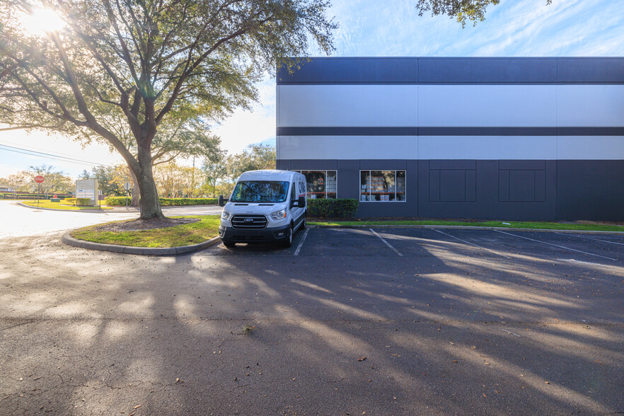 1150 Emma Oaks Trl, Lake Mary, FL for lease - Building Photo - Image 2 of 4