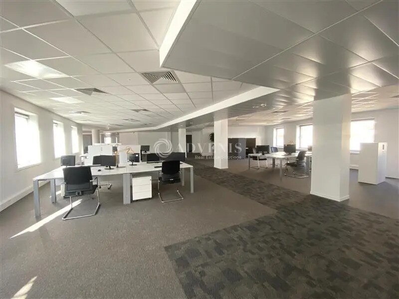 Office in Courbevoie for lease Interior Photo- Image 1 of 1