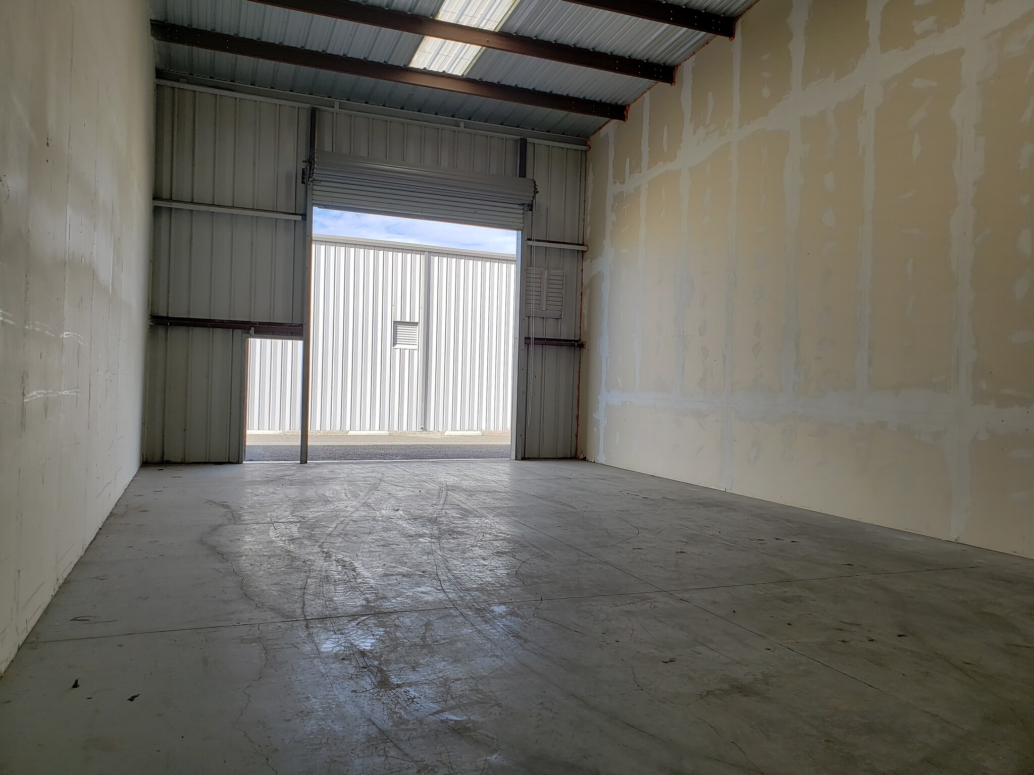 4081 S Arcadia Ln, Fort Mohave, AZ for lease Interior Photo- Image 1 of 12