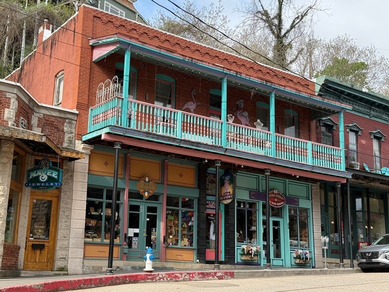 84 Spring St, Eureka Springs, AR for sale - Primary Photo - Image 1 of 16