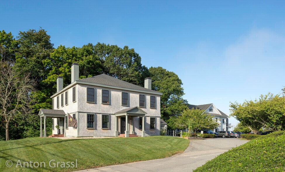 405 Washington St, Duxbury, MA 02332
