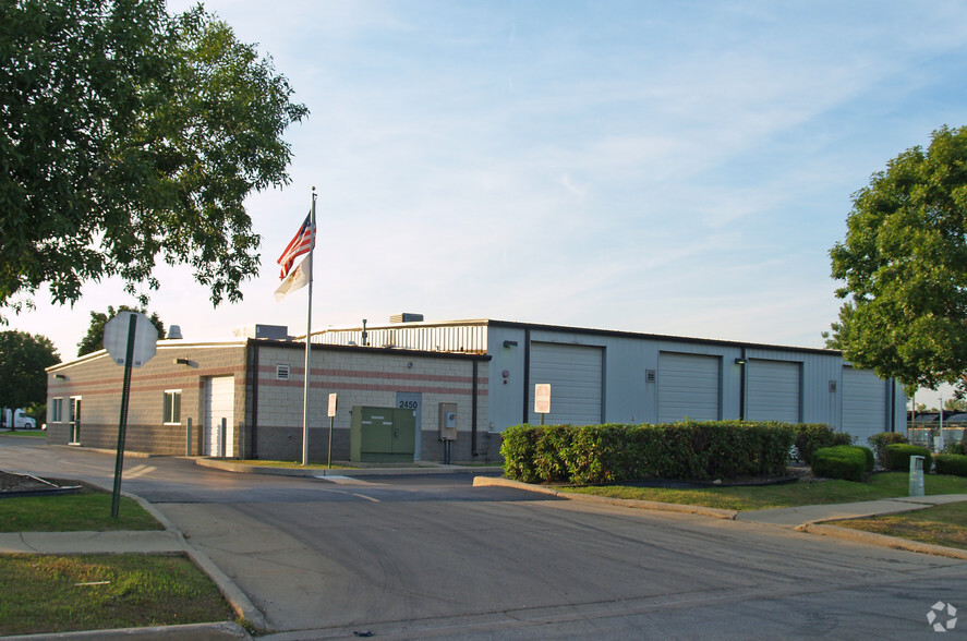 2450 Landmeier Rd, Elk Grove Village, IL for sale - Building Photo - Image 1 of 1