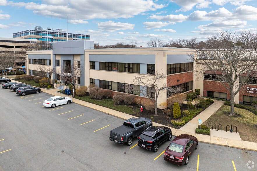 100 Tradecenter Dr, Woburn, MA for lease - Building Photo - Image 3 of 17