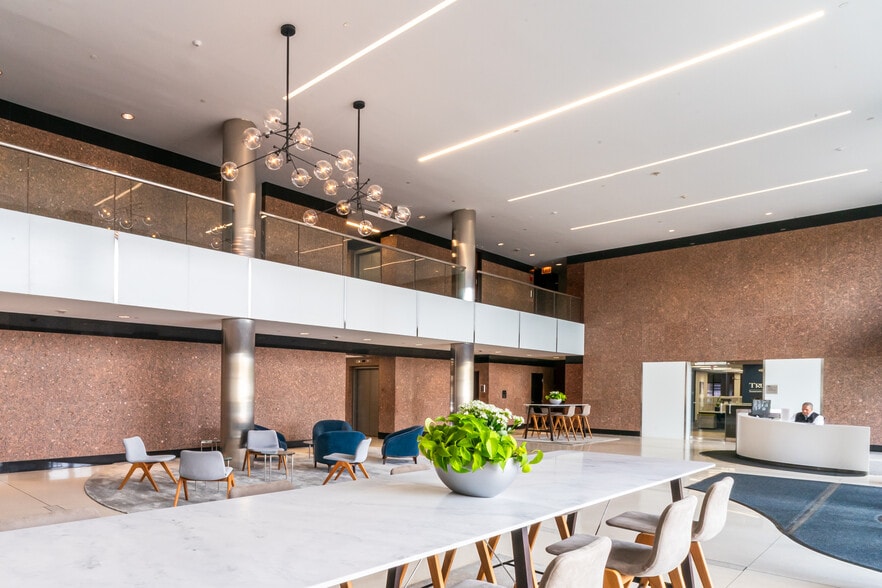 6400 Shafer Ct, Rosemont, IL for lease - Building Photo - Image 2 of 14