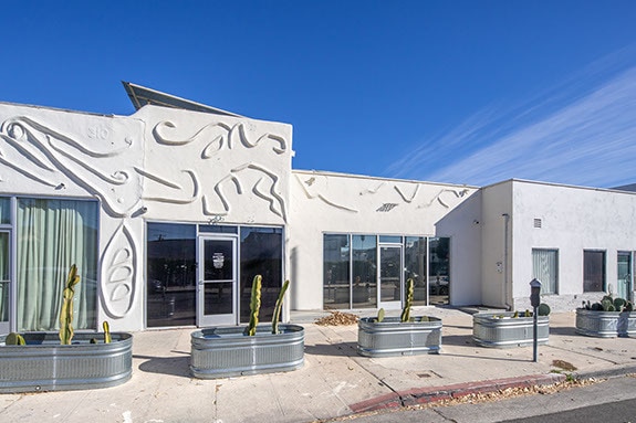 8325-8327 Beverly Blvd, Los Angeles, CA for lease - Building Photo - Image 2 of 10