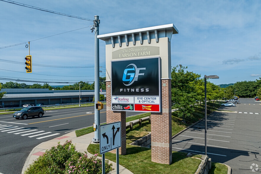 3 or 4 Property Bristol Center Portfolio portfolio of 4 properties for sale on LoopNet.com - Building Photo - Image 3 of 23