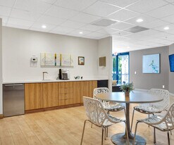 Lakeside Center - Bar