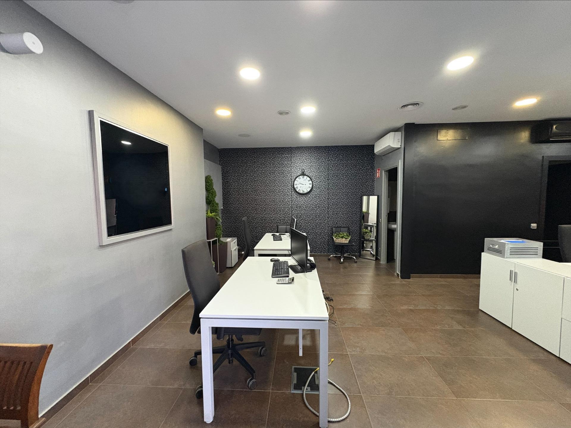 Retail in Montcada i Reixac, Barcelona for lease Interior Photo- Image 1 of 4
