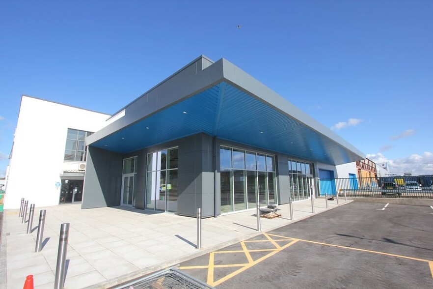 Unit 1000 Fareham Rd, Gosport for lease - Building Photo - Image 2 of 53