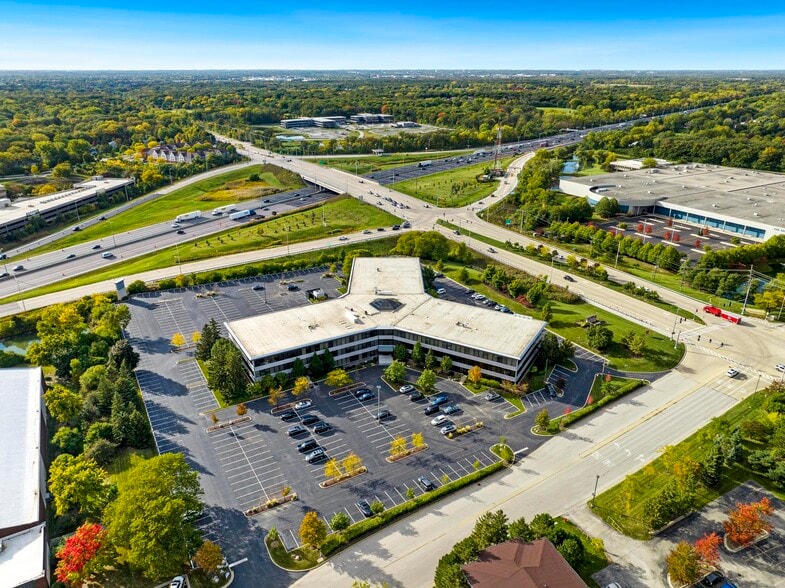 2275 Half Day Rd, Bannockburn, IL for lease - Primary Photo - Image 1 of 27