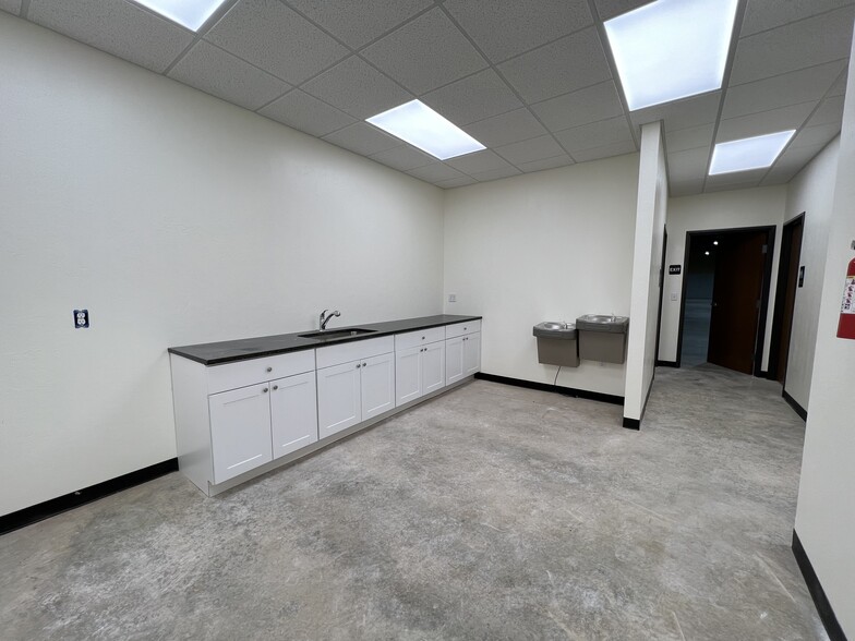 133 NE 52nd St, Oklahoma City, OK for lease - Interior Photo - Image 3 of 7