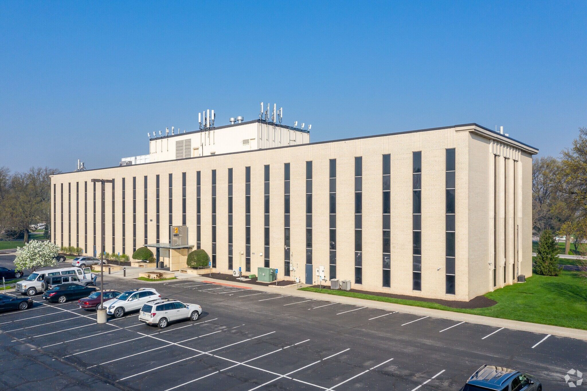 6901 Shawnee Mission Pky, Overland Park, KS for sale Primary Photo- Image 1 of 1