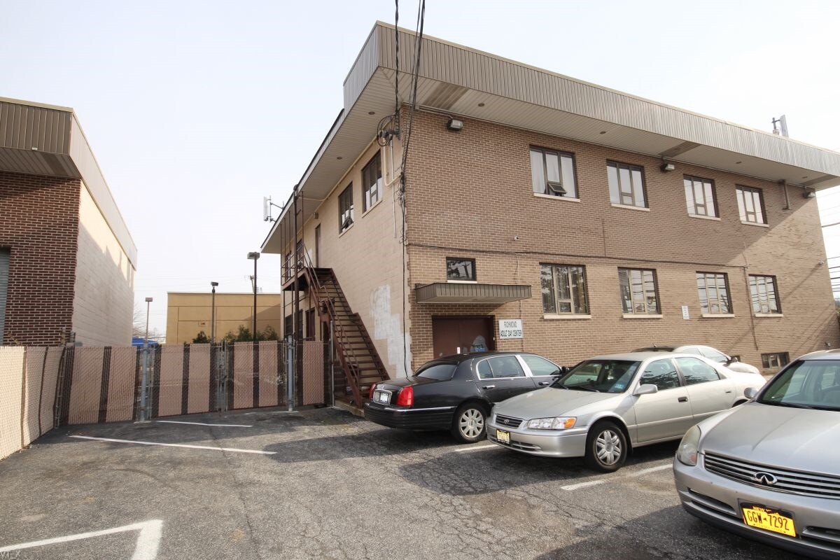 2015 Forest Ave, Staten Island, NY 10303