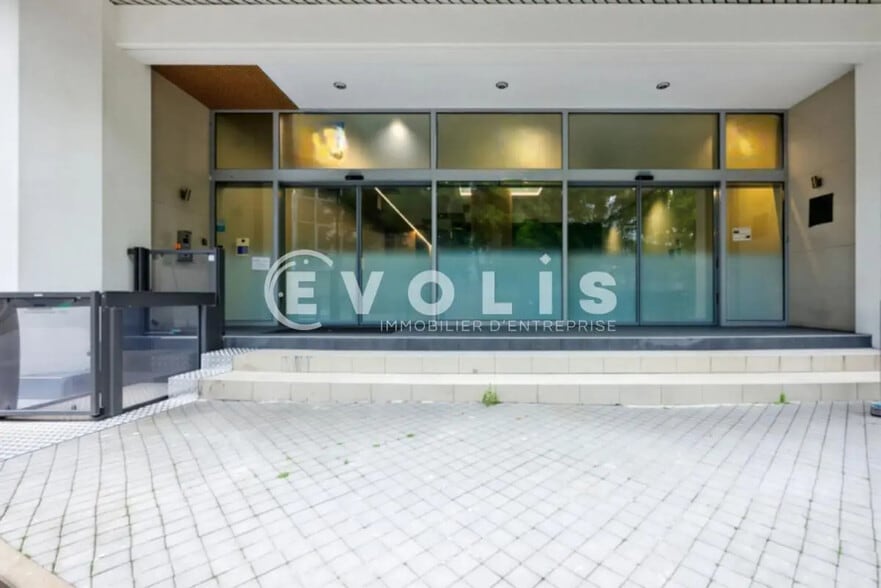 Office in Noisy-le-Grand for lease - Lobby - Image 2 of 9