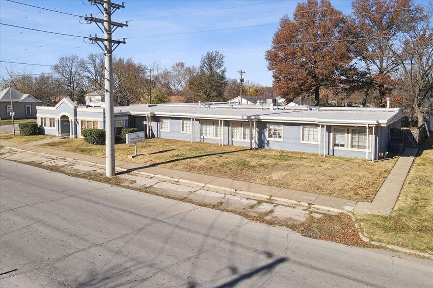 720 W 1st St, Coffeyville, KS for sale - Building Photo - Image 3 of 33