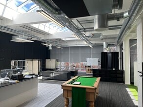 11 Bull Ln, High Wycombe for lease Interior Photo- Image 1 of 3