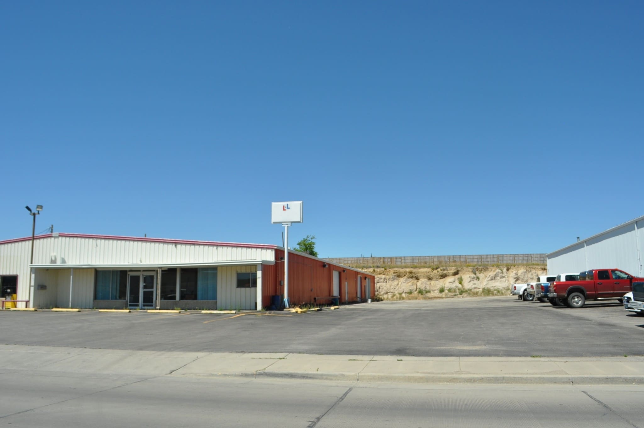 725 E Cedar St, Rawlins, WY for lease Primary Photo- Image 1 of 8
