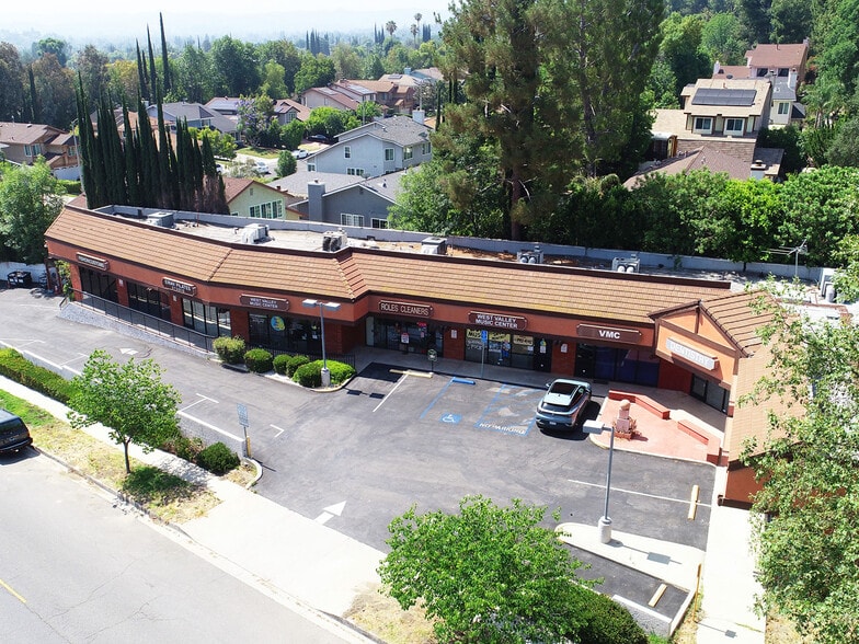 24440 Vanowen St, West Hills, CA for lease - Building Photo - Image 1 of 5