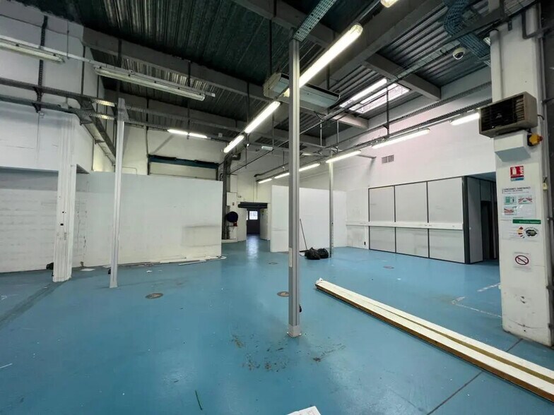 Flex in Ivry-sur-Seine for lease - Interior Photo - Image 3 of 8