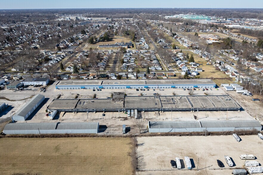 5265-5272 Tractor Rd, Toledo, OH for lease - Building Photo - Image 3 of 6