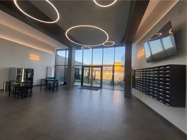 Office in Rosny-sous-Bois for lease - Lobby - Image 2 of 5