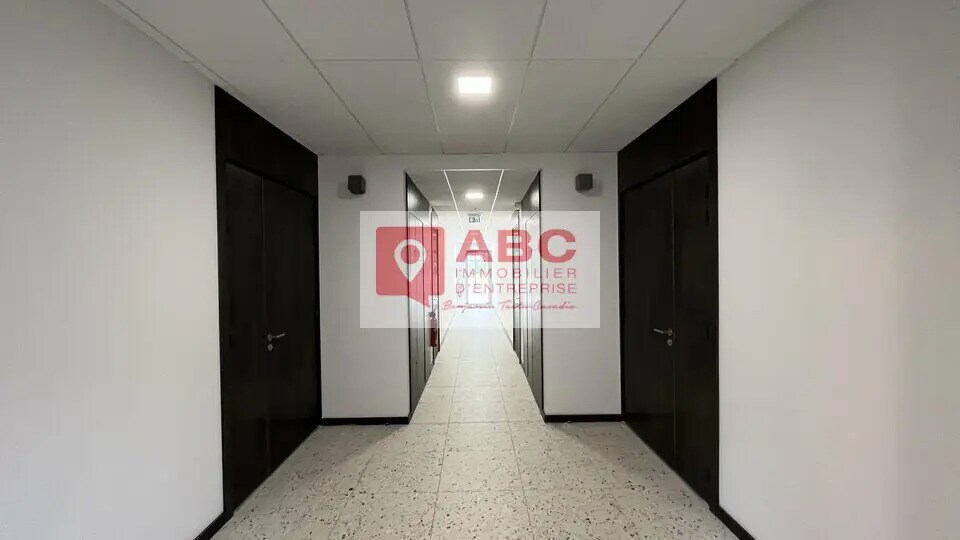 Office in Mauguio for lease Interior Photo- Image 1 of 5